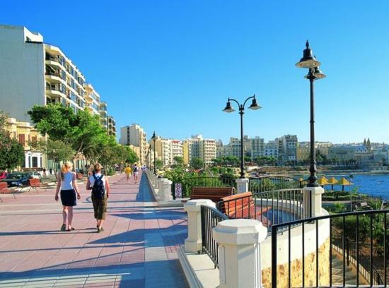 Idyllic Apartment Steps From The Promenade Sliema Exterior foto